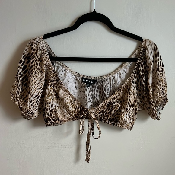 Motel Rocks Leopard Print Off The Shoulder Cropped Bardot Top With Tie Front - Picture 1 of 4